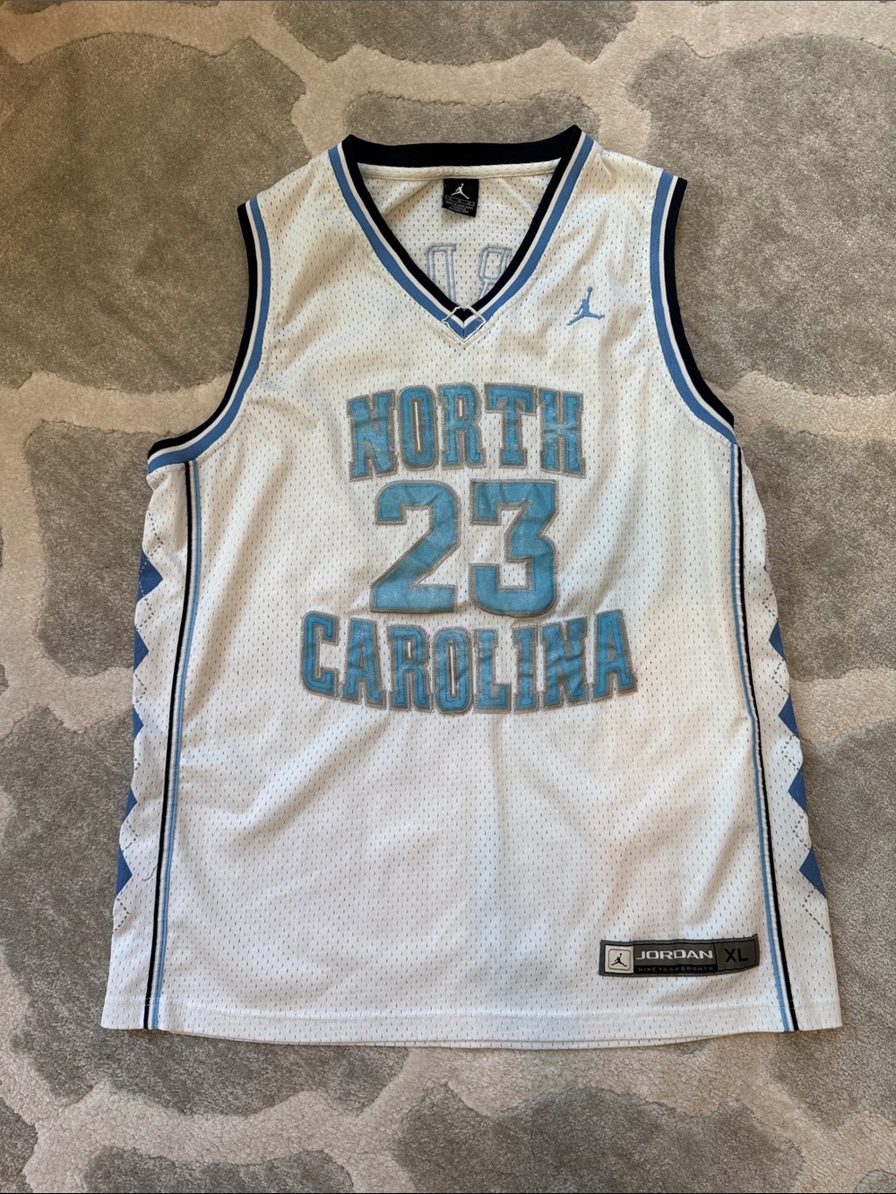 Jordan White & Carolina Blue 'North Carolina 23' Basketball Jersey sz XL